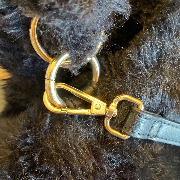 Topshop Teddy Faux Fur Bucket Bag - Picture 5 of 10